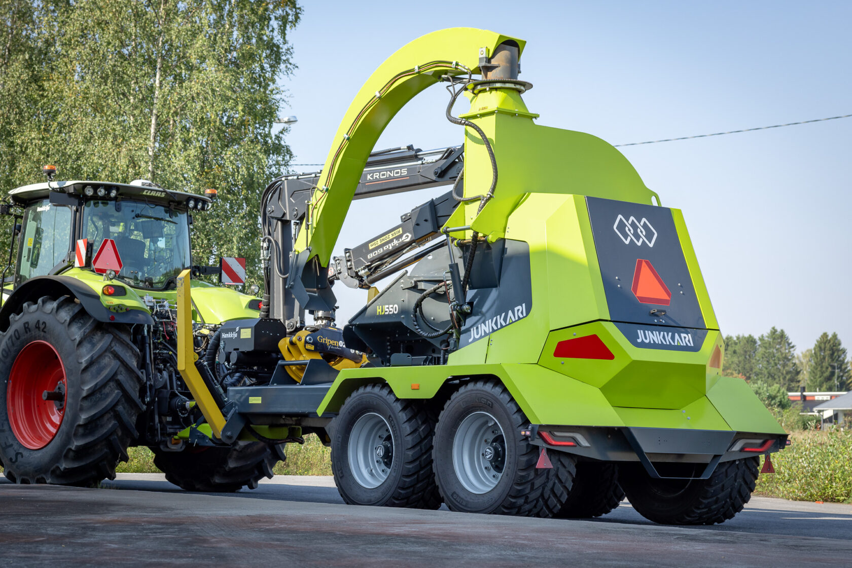 Junkkari HJ550 -laikkahakkuri haketustyössä